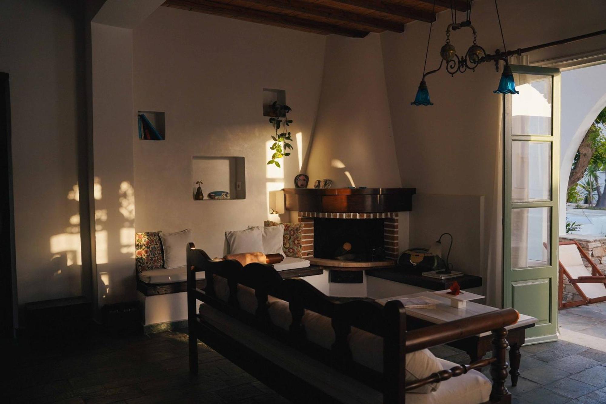 Romano Garden House - Land Tales Agios Romanos Bagian luar foto