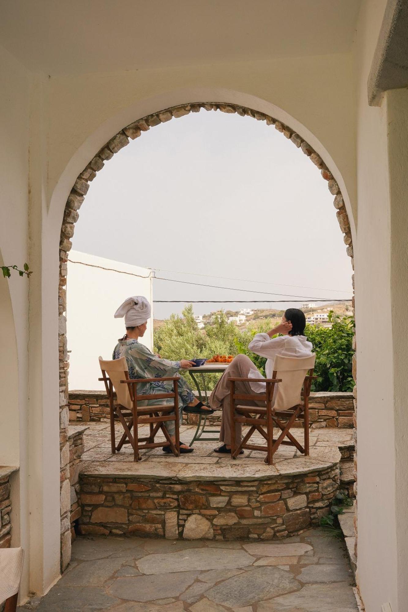 Romano Garden House - Land Tales Agios Romanos Bagian luar foto