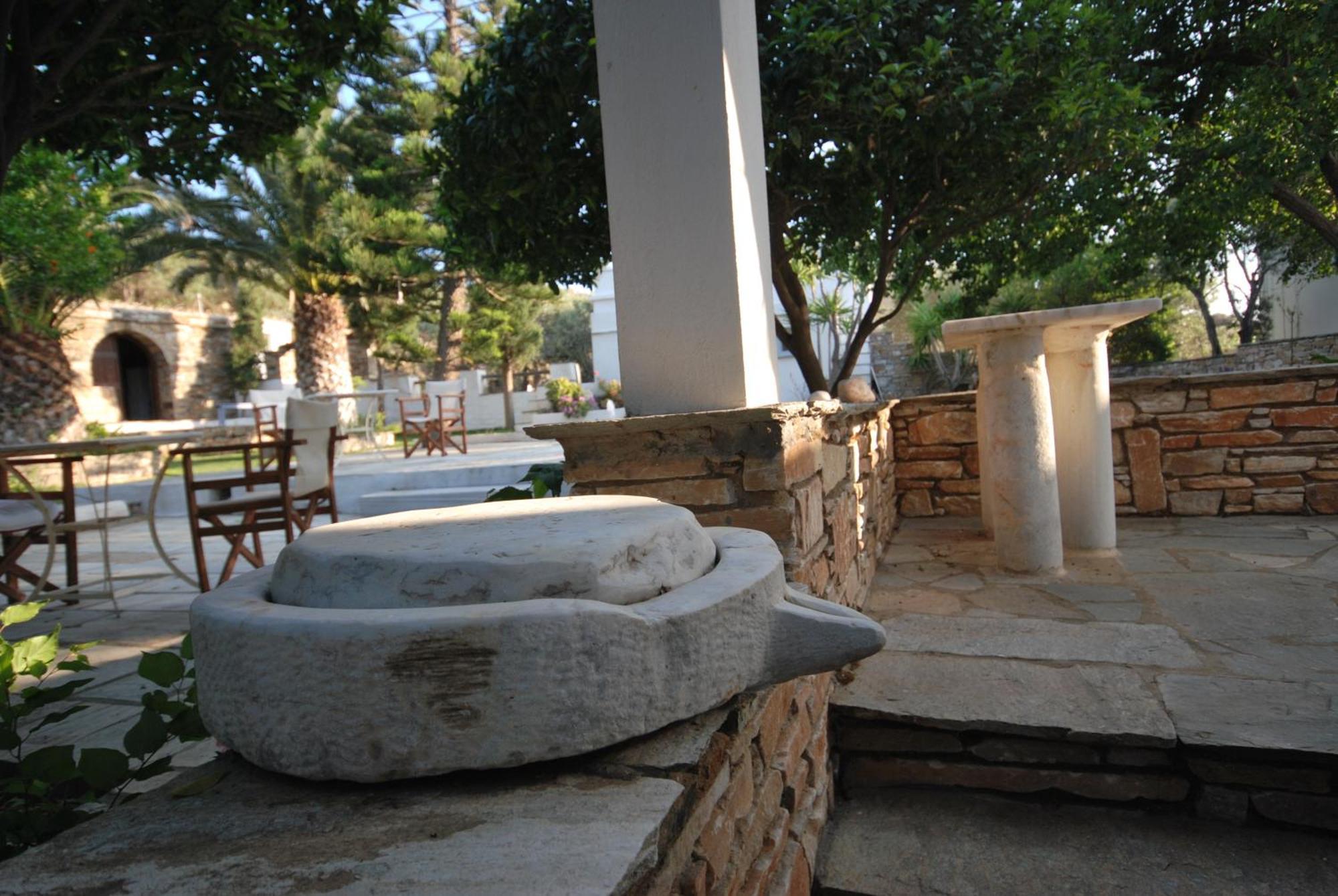 Romano Garden House - Land Tales Agios Romanos Bagian luar foto